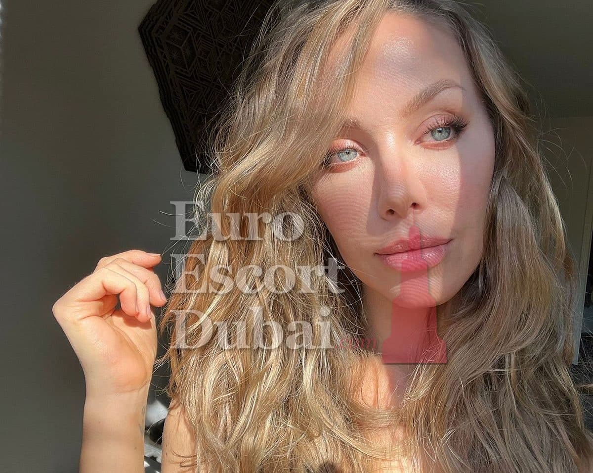 Alejandra, 32, escort in Dubai — 180 cm, blonde hair (photo 6 of 10)