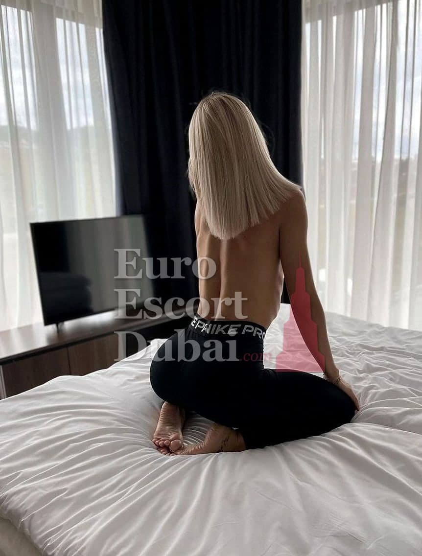 Florence, 23, escort in Dubai — blonde hair, 168 cm (photo 3 of 5)