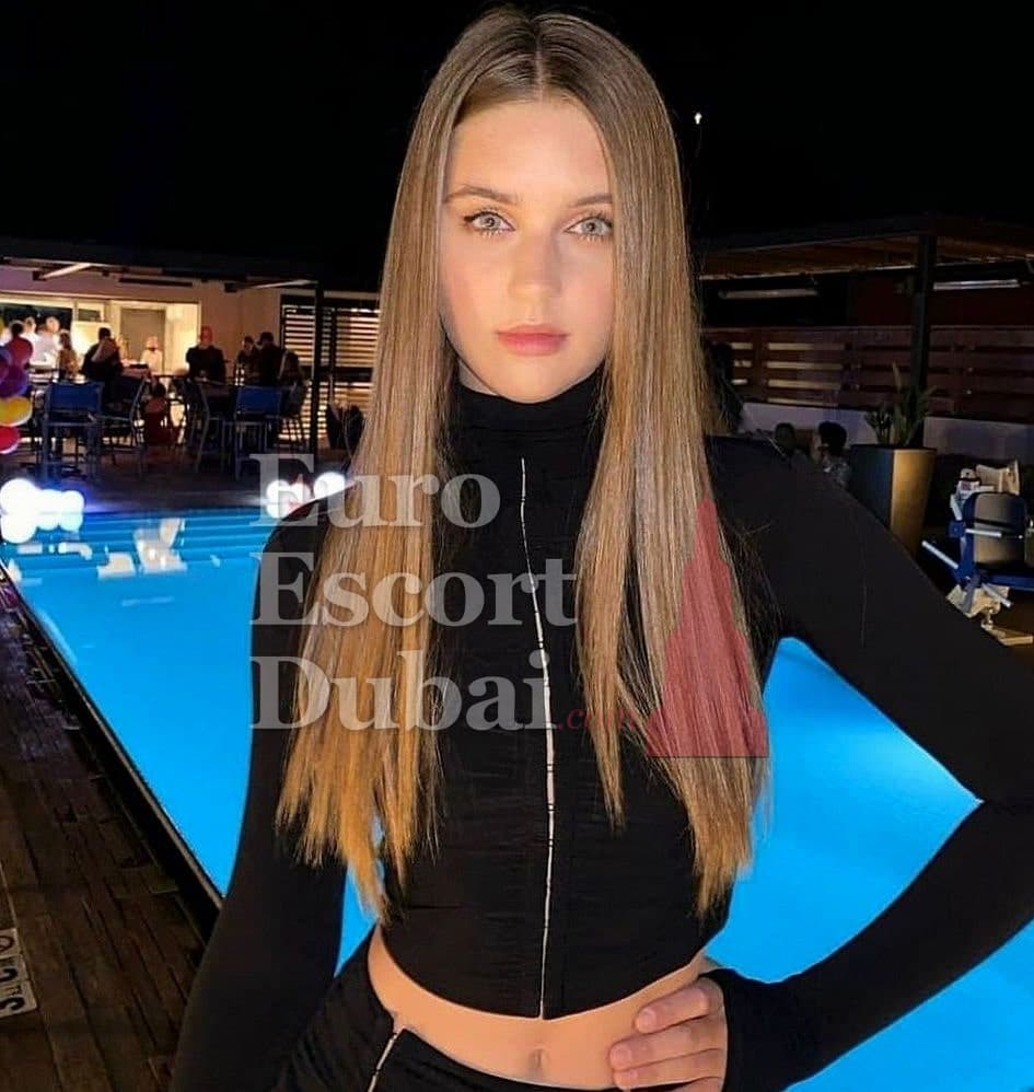 Gabriella, 26, escort in Dubai — 165 cm, black hair (photo 6 of 10)