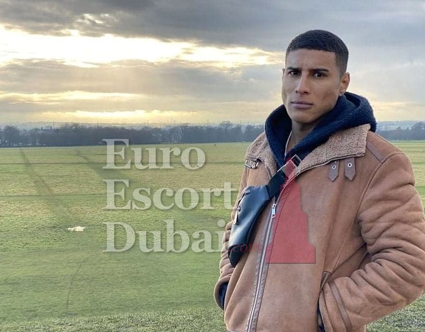 Derek, 28, escort in Abu Dhabi — brown hair, 178 cm (photo 5 of 13)