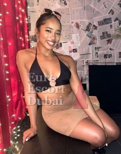 Giada, 27, escort in Dubai — 175 cm, brown hair (photo 3 of 4)