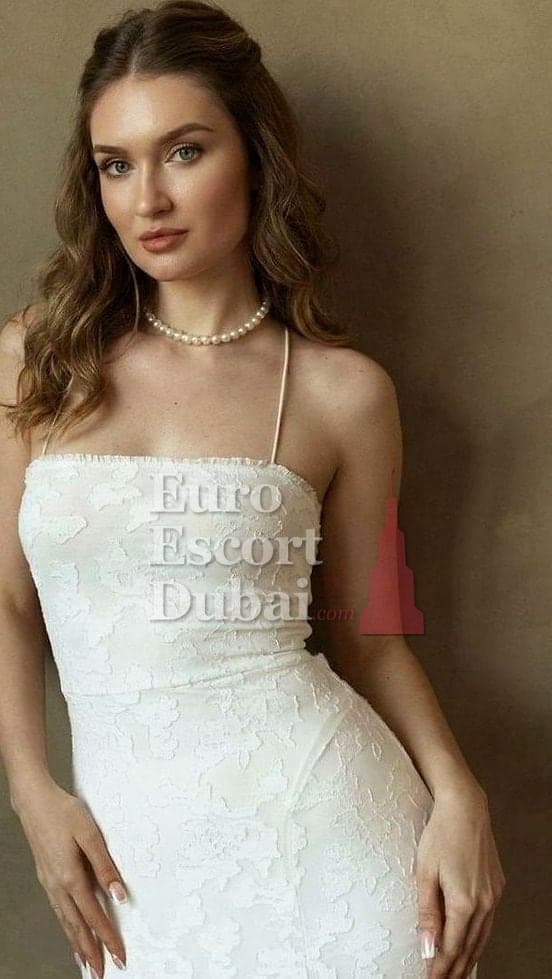 Ingrid, 29, escort in Dubai — brown hair, 164 cm (photo 1 of 13)