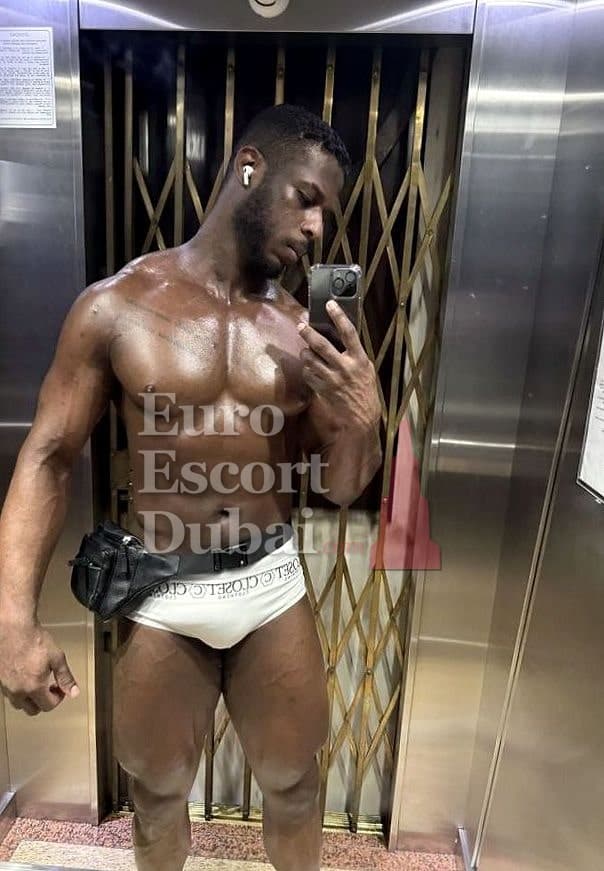 Owen, 29, escort in Dubai — 183 cm, black hair (photo 4 of 13)