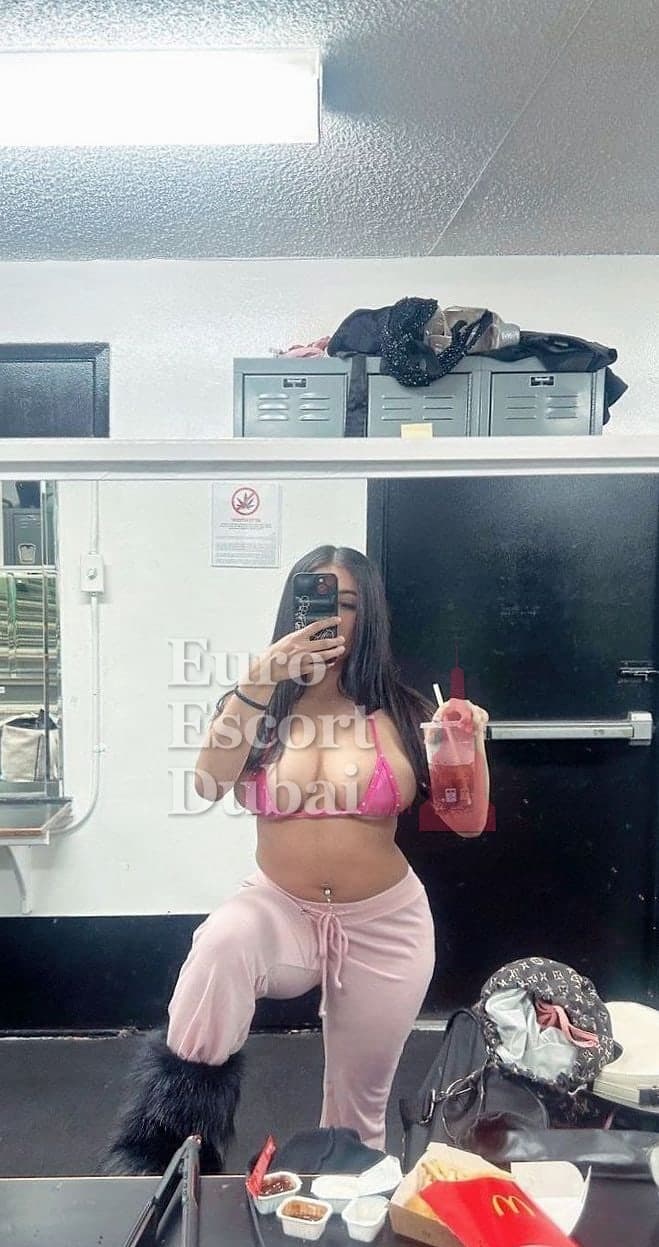 Mina, 25, escort in Dubai — black hair, 168 cm (photo 7 of 10)