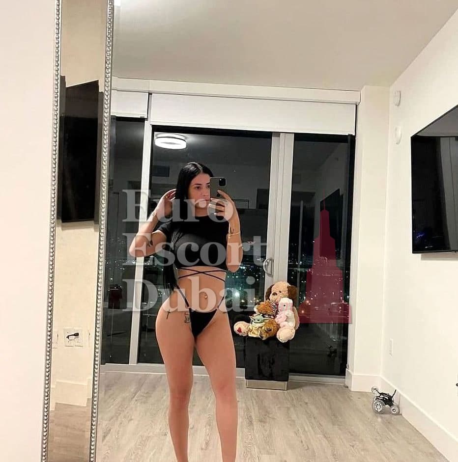 Mila, 23, escort in Dubai — 166 cm, black hair (photo 2 of 4)