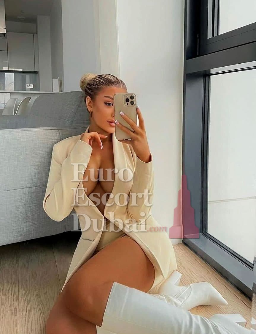 Roksana, 27, escort in Dubai — brown hair, Polish (photo 4 of 5)