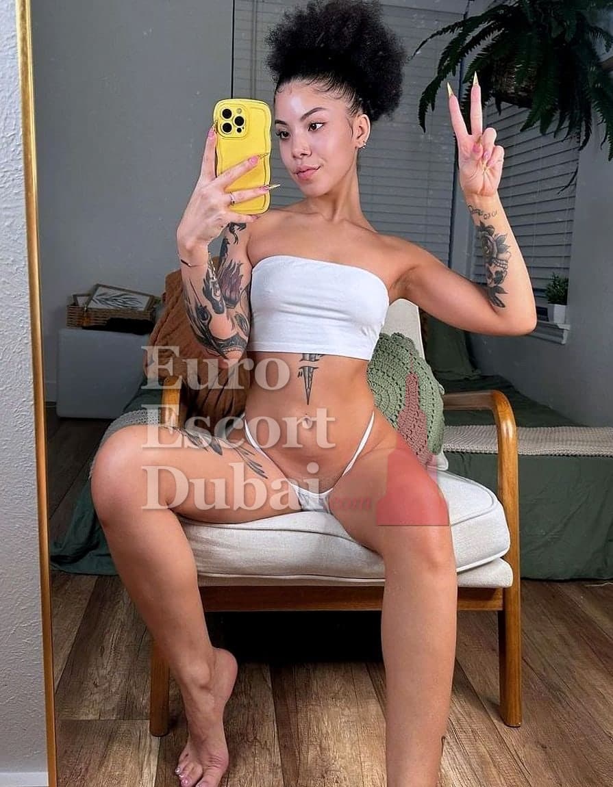 McKenna, 26, escort in Dubai — 168 cm, black hair (photo 9 of 9)
