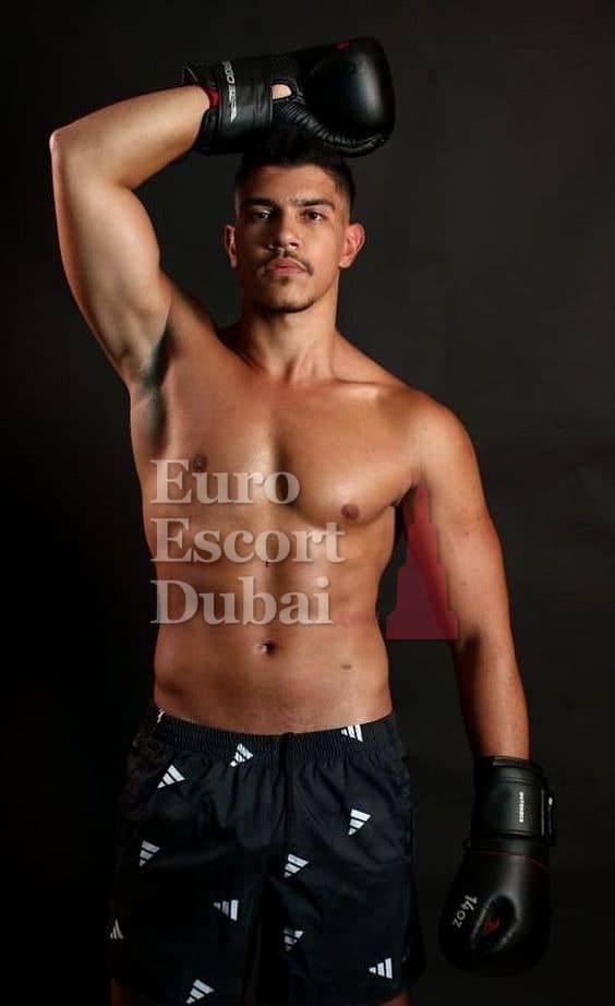 Idris, 25, escort in Dubai — black hair, 183 cm (photo 5 of 10)