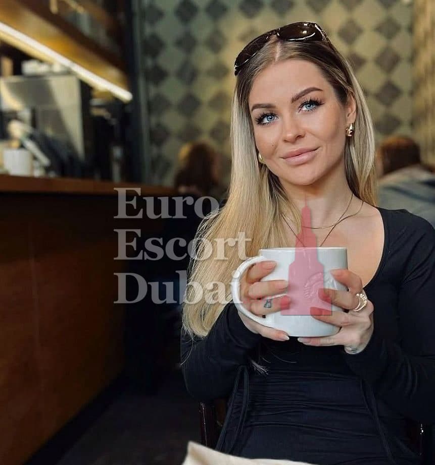 Agathe, 23, escort in Dubai — blonde hair, French (photo 4 of 5)