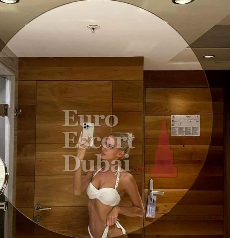Nuria, 23, escort in Dubai — Italian, 170 cm (photo 5 of 10)