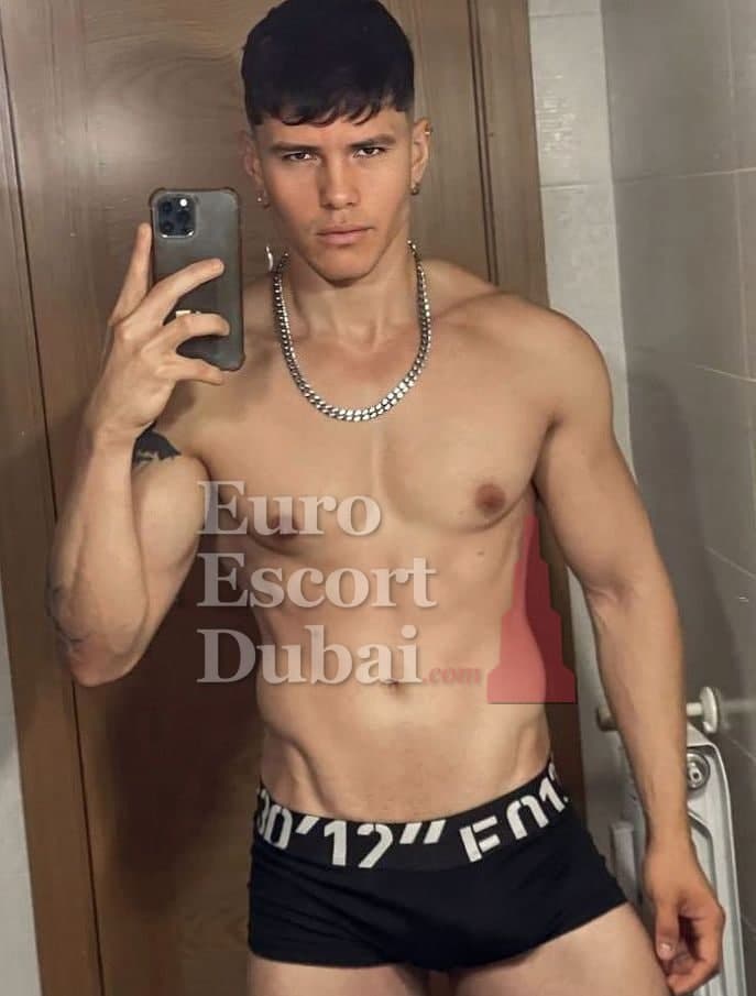 Emilio, 35, escort in Dubai — 178 cm, black hair (photo 8 of 13)
