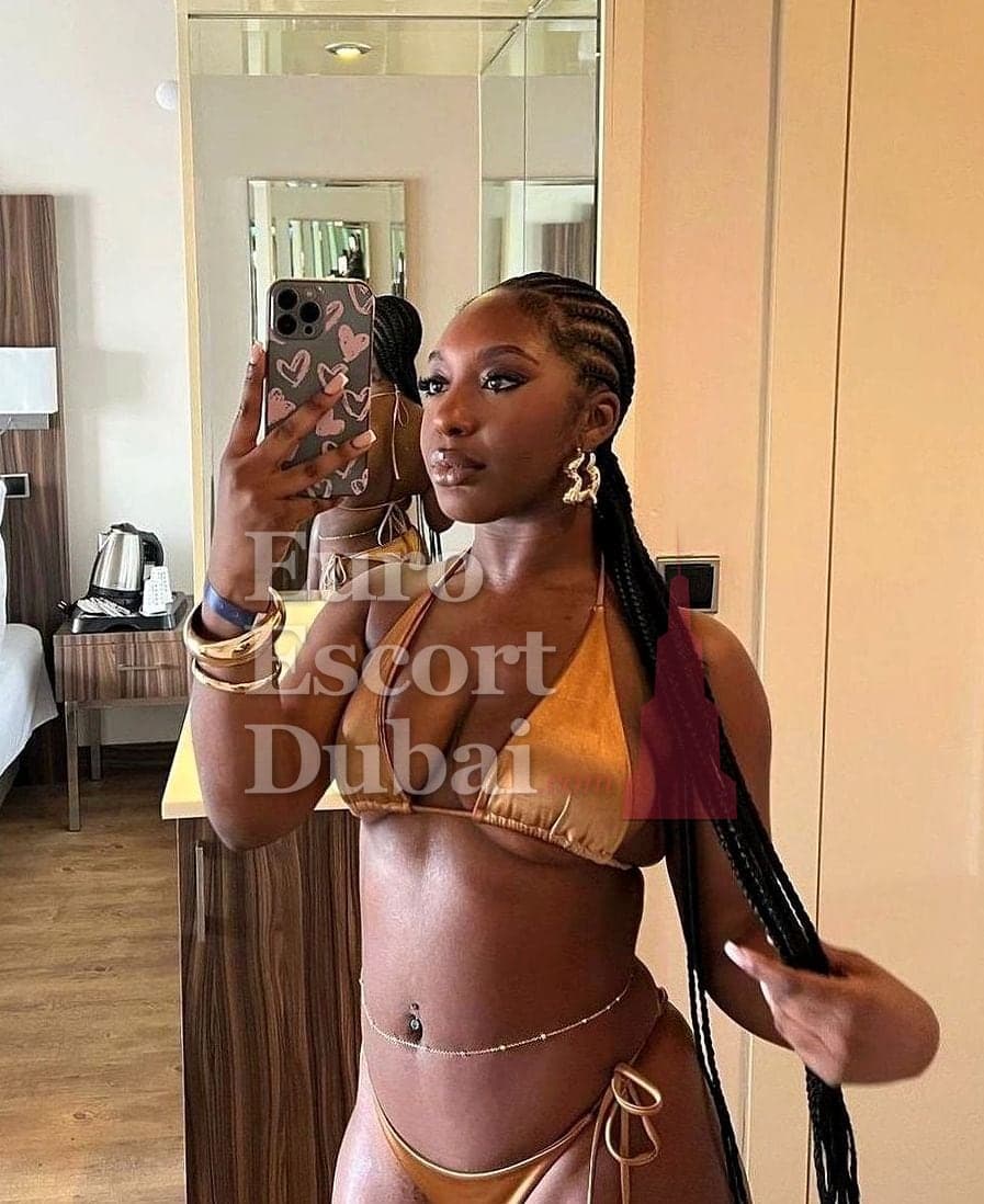 Kemi, 25, escort in Dubai — 167 cm, black hair (photo 4 of 5)