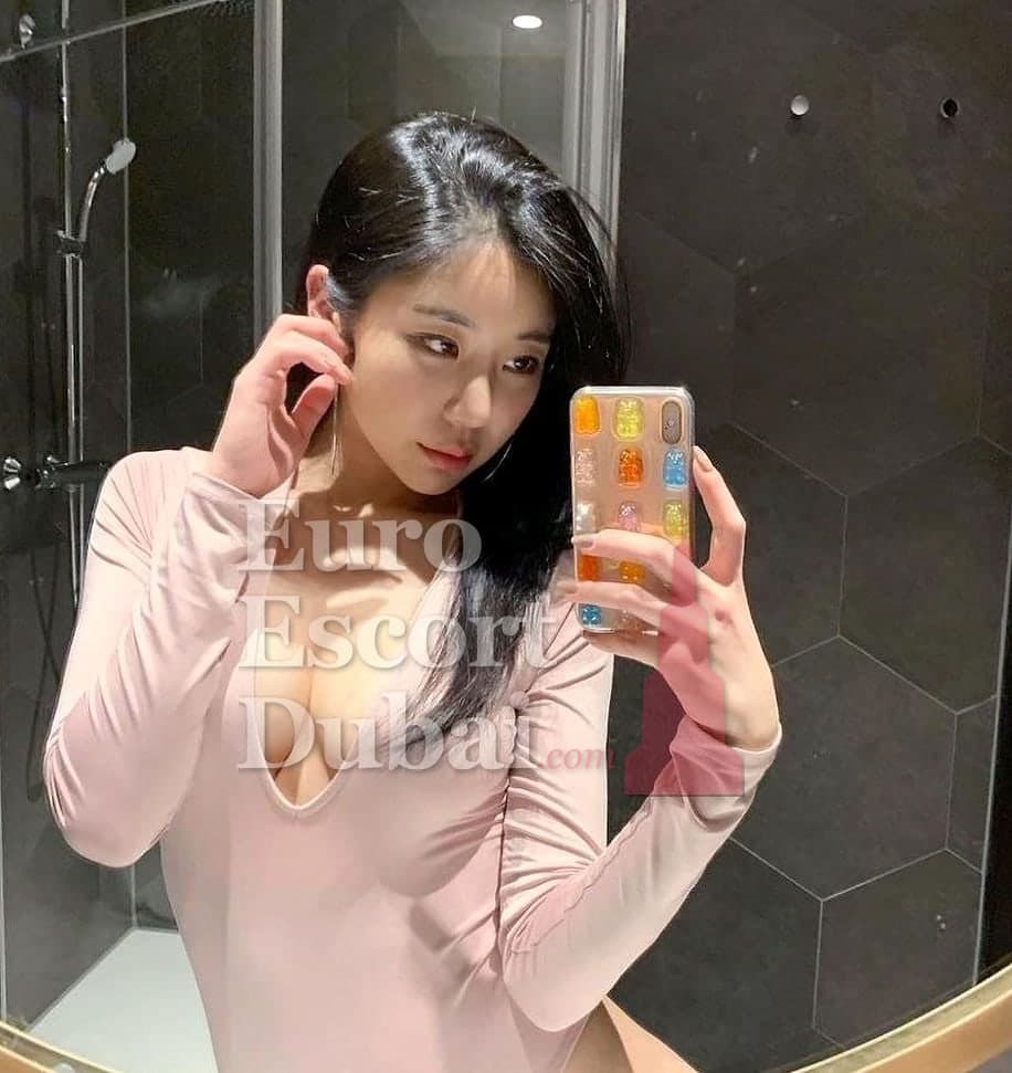 Jisoo, 25, escort in Dubai — 171 cm, brown hair (photo 3 of 6)
