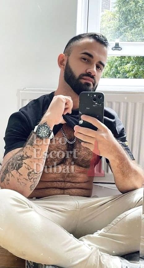 Andres, 34, escort in Abu Dhabi — black hair, 178 cm (photo 5 of 7)