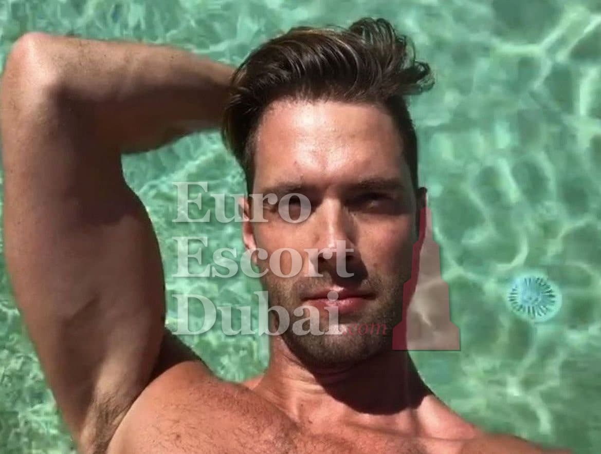 Kevin, 40, escort in Dubai — 193 cm, brown hair (photo 2 of 12)
