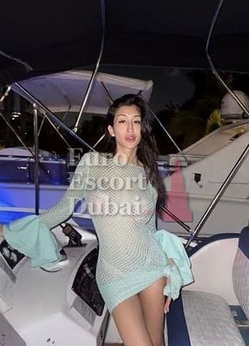 Clara, 23, escort in Abu Dhabi — black hair, Colombian (photo 10 of 13)