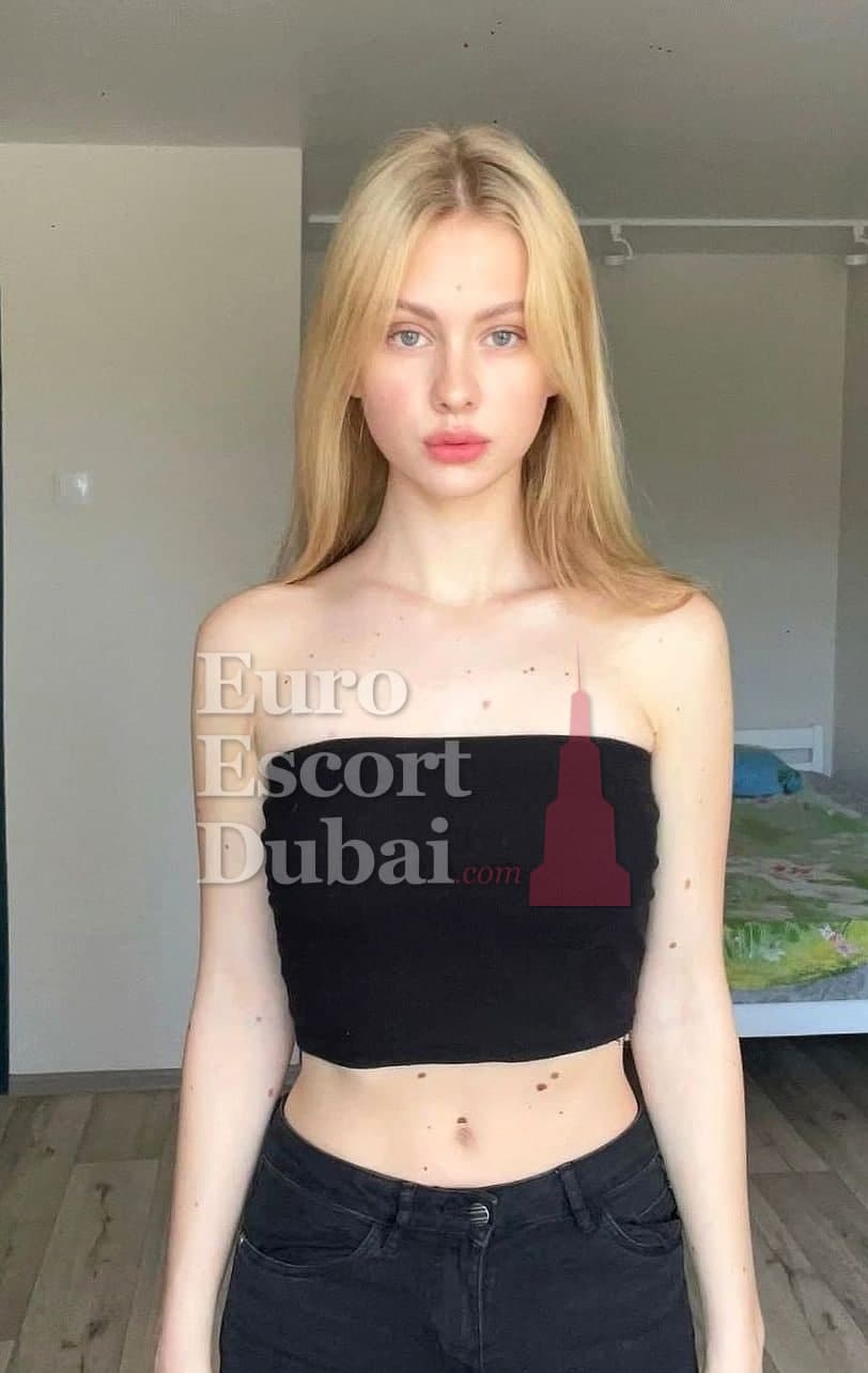 Nadine, 27, escort in Dubai — 175 cm, blonde hair (photo 4 of 6)