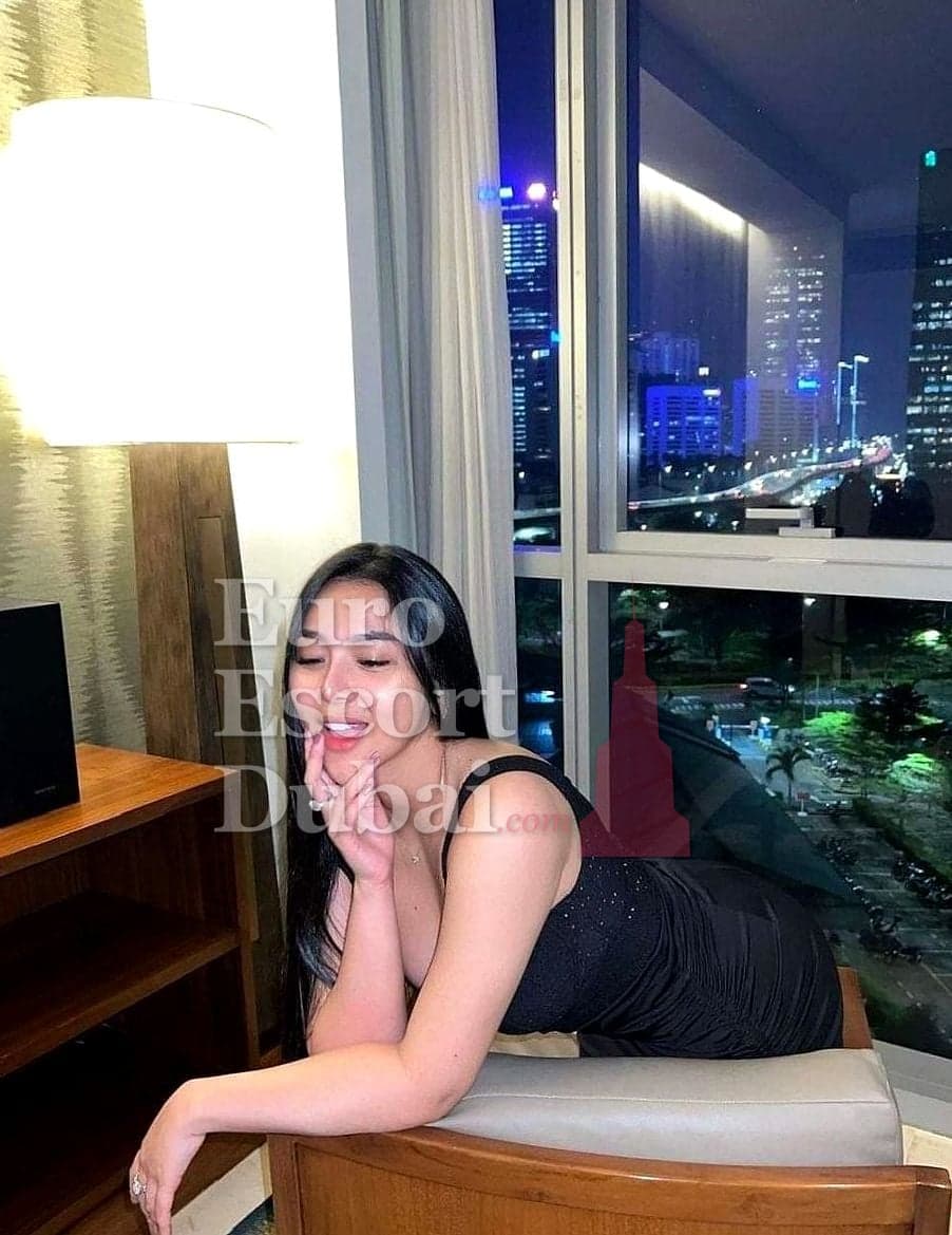 Anya, 23, escort in Abu Dhabi — 169 cm, blonde hair (photo 6 of 7)