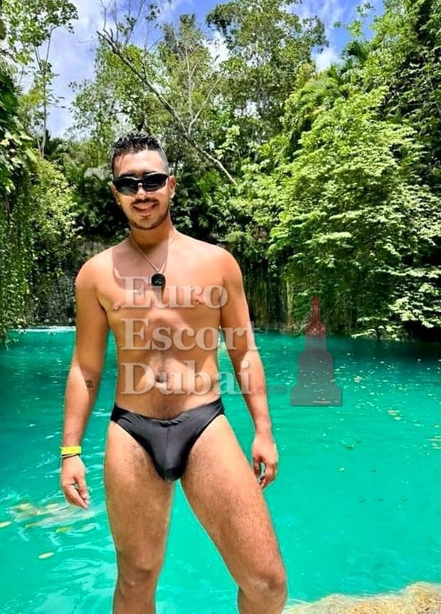Eduardo, 21, escort in Abu Dhabi — 185 cm, black hair (photo 4 of 10)