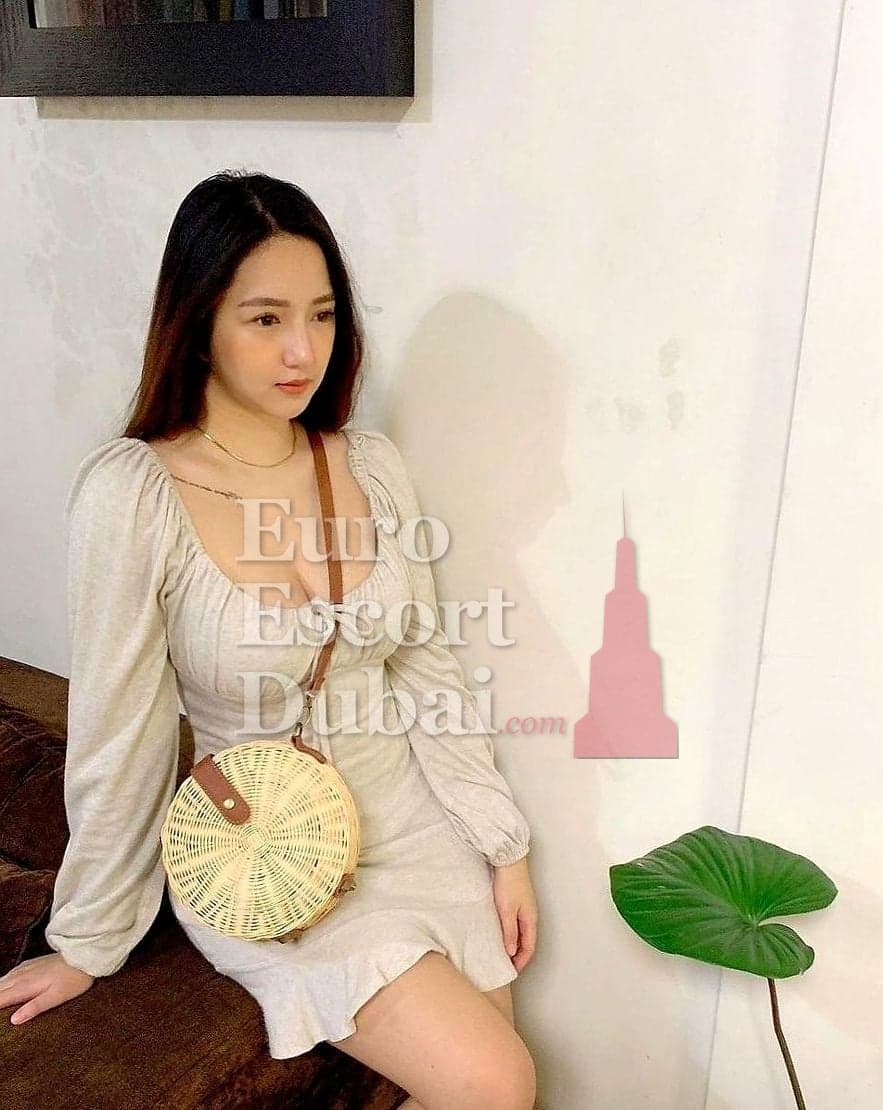 Lyn, 24, escort in Dubai — black hair, Indonesian (photo 4 of 5)
