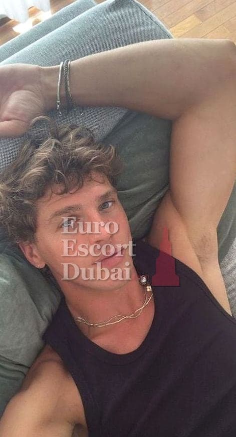 Colin, 26, escort in Dubai — brown hair, 185 cm (photo 5 of 6)