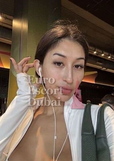 Clara, 23, escort in Abu Dhabi — black hair, Colombian (photo 13 of 13)
