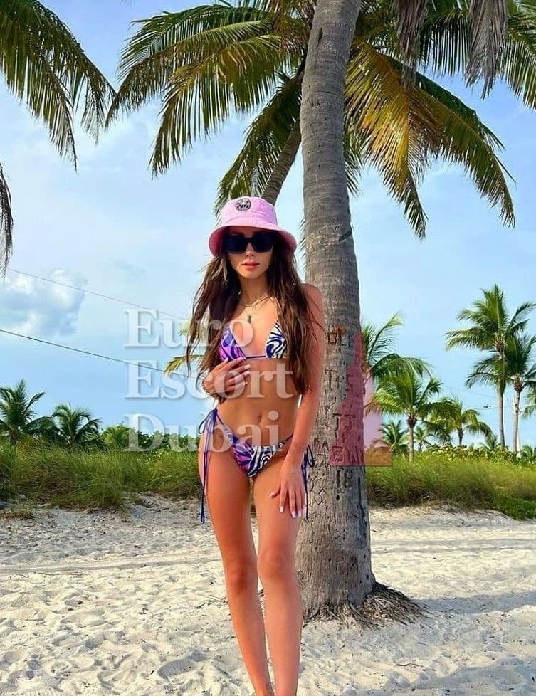 Leonie, 21, escort in Dubai — 168 cm, brown hair (photo 6 of 6)