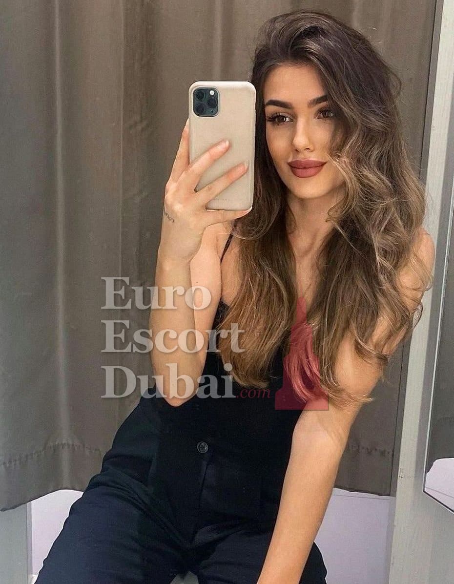 Octavia, 27, escort in Dubai — brown hair, 171 cm (photo 1 of 4)