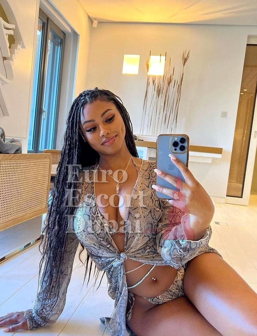 Maha, 27, escort in Dubai — 171 cm, black hair (photo 3 of 4)