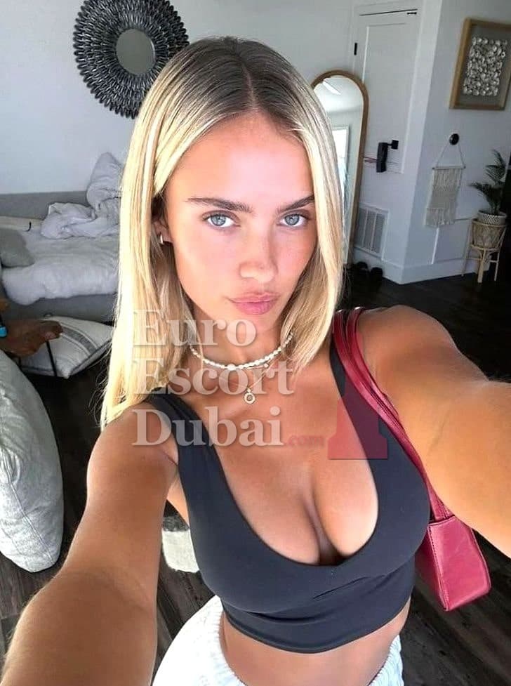 Josephine, 22, escort in Dubai — 169 cm, blonde hair (photo 6 of 6)