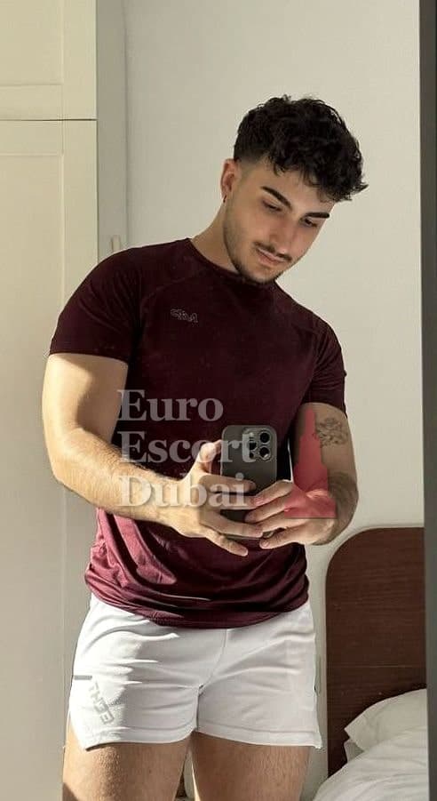 Waleed, 23, escort in Dubai — 175 cm, brown hair (photo 10 of 13)