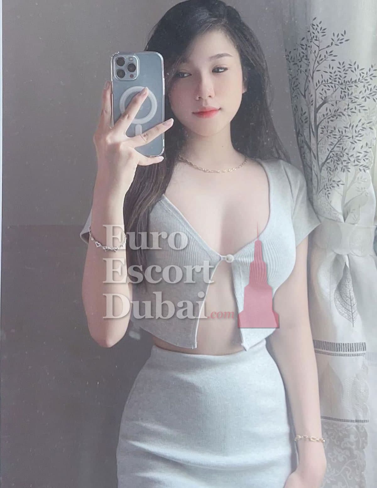 Hessa, 21, escort in Abu Dhabi — 173 cm, black hair (photo 6 of 7)