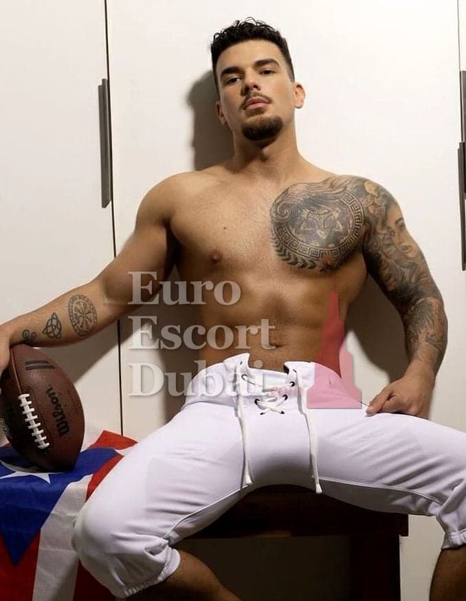 Lukas, 26, escort in Fujairah — 180 cm, black hair (photo 4 of 7)
