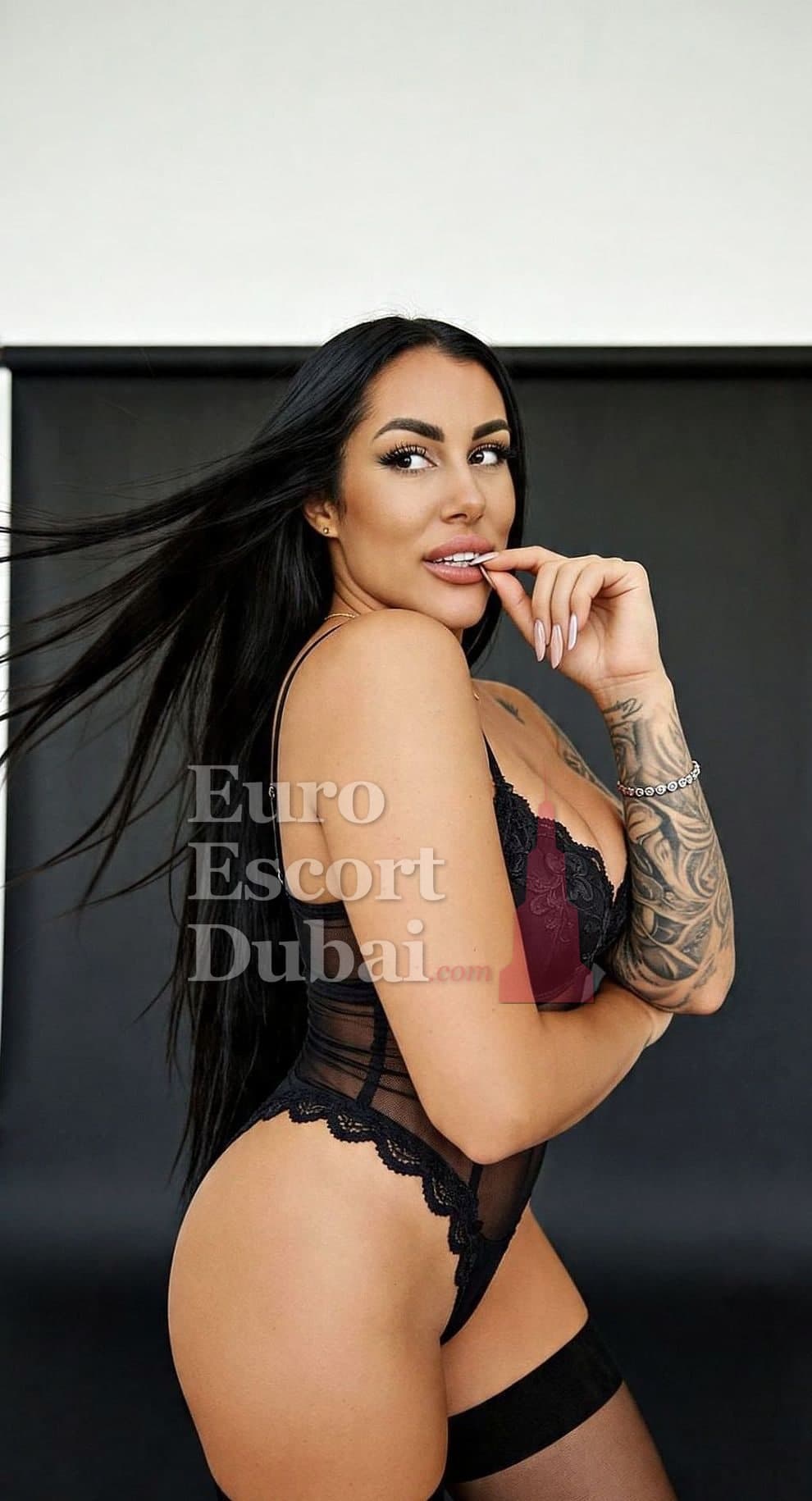Radka, 24, escort in Dubai — brown hair, 163 cm (photo 3 of 7)