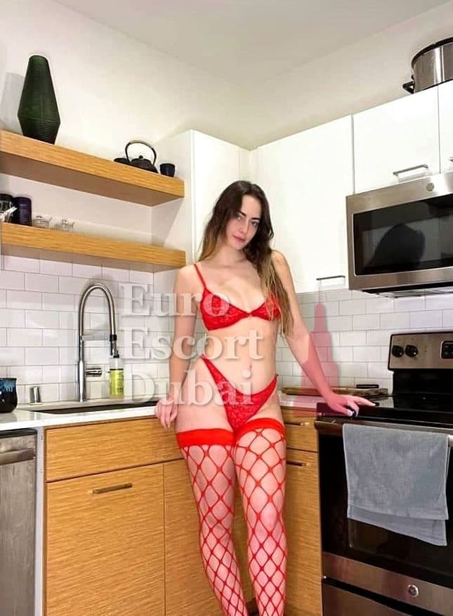 Rita, 30, escort in Dubai — brown hair, 176 cm (photo 1 of 6)
