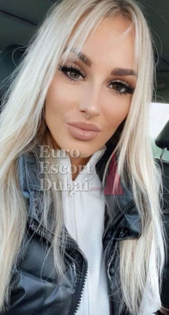 Trinity, 31, escort in Dubai — blonde hair, 171 cm (photo 3 of 5)
