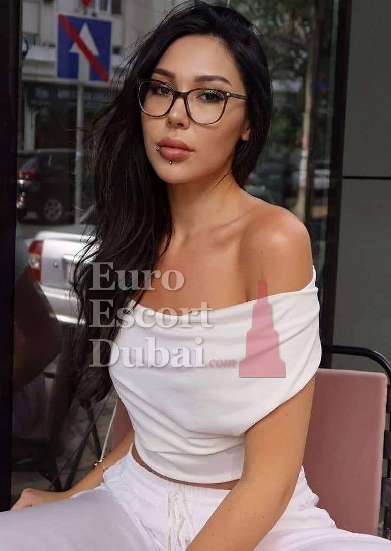 Botagoz, 28, escort in Dubai — black hair, Uzbek (photo 10 of 13)