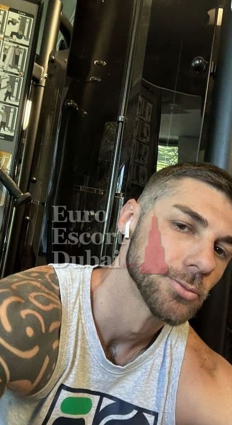 Timur, 29, escort in Dubai — 175 cm, black hair (photo 8 of 8)