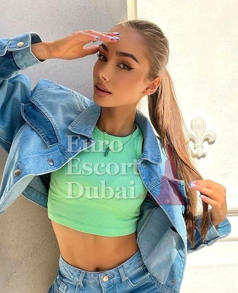 Leonie, 21, escort in Dubai — French, 168 cm (photo 5 of 6)