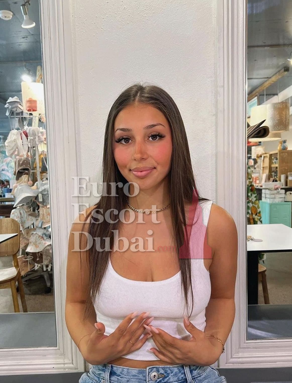 Anneliese, 29, escort in Dubai — 160 cm, blonde hair (photo 2 of 7)