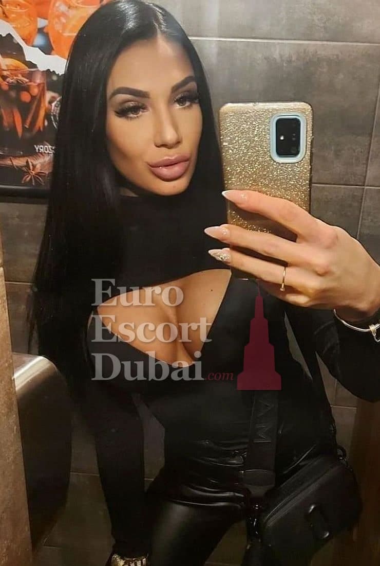 Jana, 31, escort in Dubai — 171 cm, brown hair (photo 2 of 6)