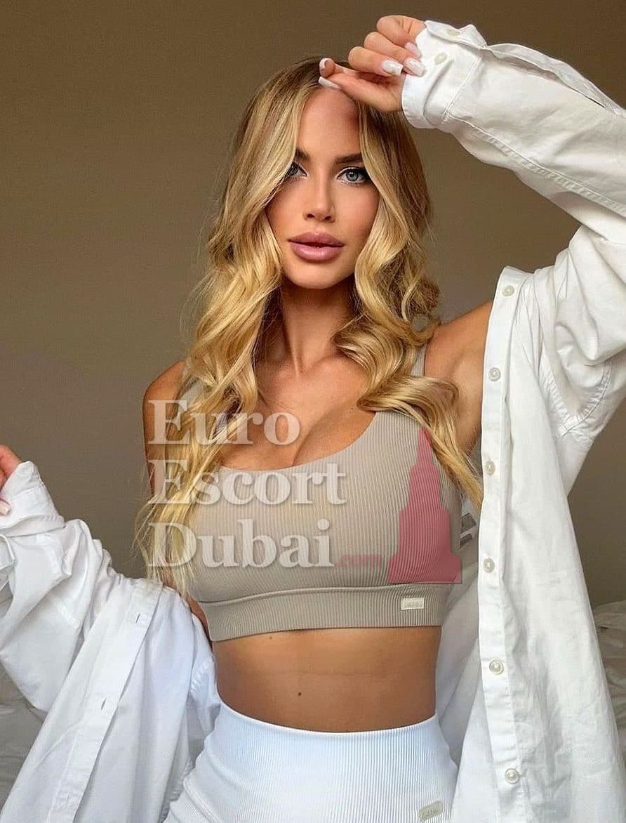 Manon Blue, 25, escort in Dubai — 173 cm, blonde hair (photo 6 of 8)