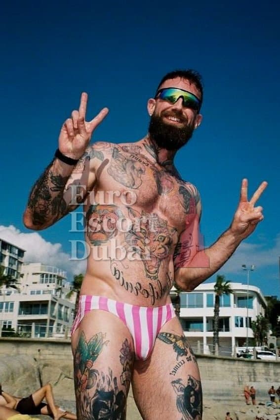 Victor, 36, escort in Abu Dhabi — brown hair, 185 cm (photo 11 of 13)