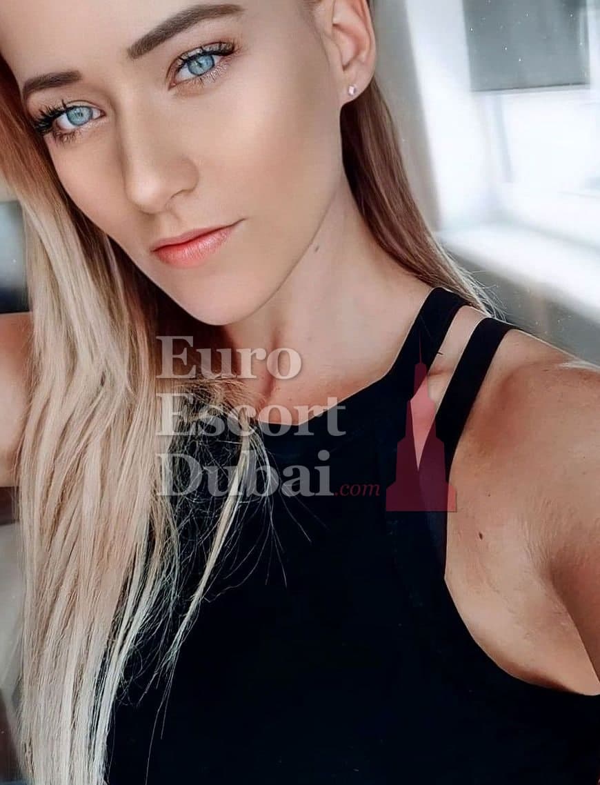 Gulsen, 23, escort in Dubai — blonde hair, Turkish (photo 4 of 5)