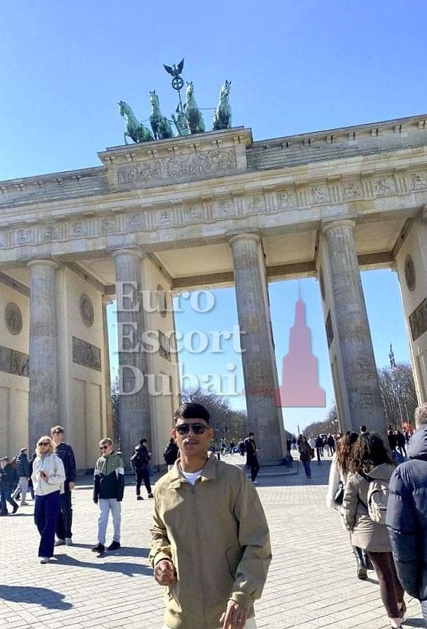 Jun, 22, escort in Dubai — black hair, 170 cm (photo 3 of 7)