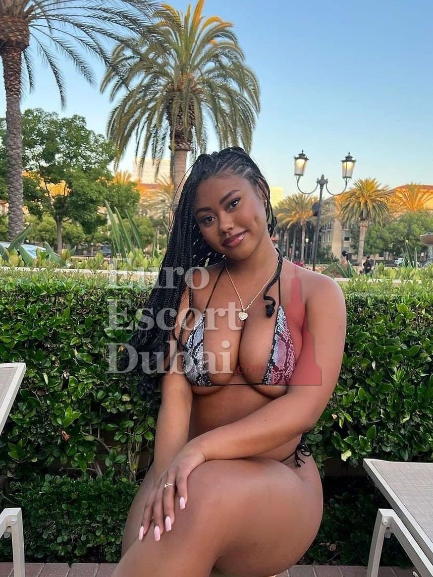 Maha, 27, escort in Dubai — black hair, Emirati (photo 4 of 4)