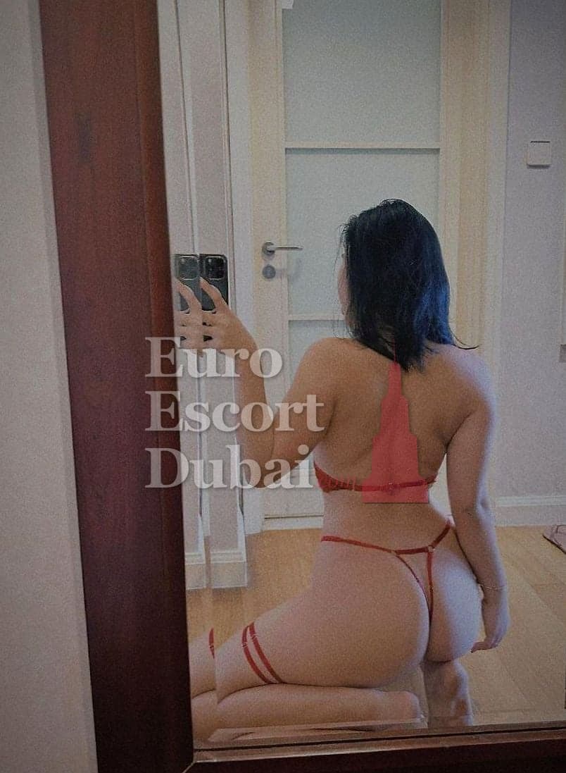 Asma, 25, escort in Sharjah — brown hair, Emirati (photo 7 of 7)