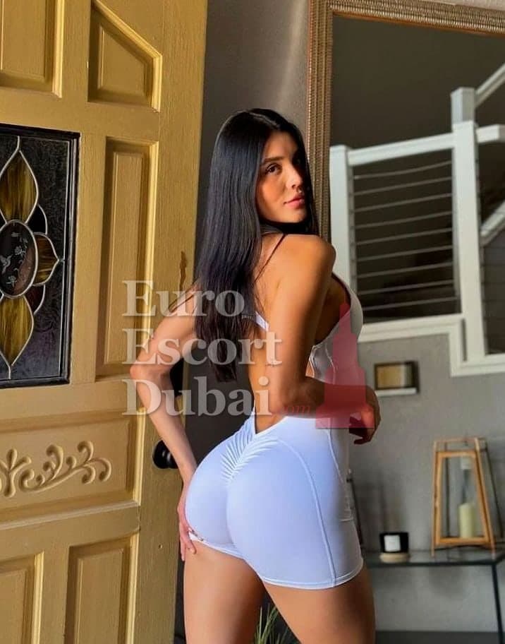Misty, 23, escort in Ajman — brown hair, 168 cm (photo 3 of 5)