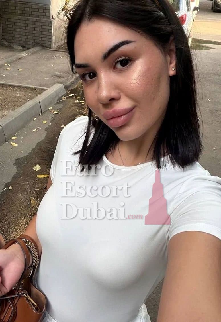 Togzhan, 19, escort in Dubai — Kazakh, 167 cm (photo 11 of 13)