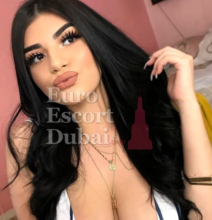 Lubna, 28, escort in Ras Al Khaimah — black hair, Emirati (photo 4 of 4)